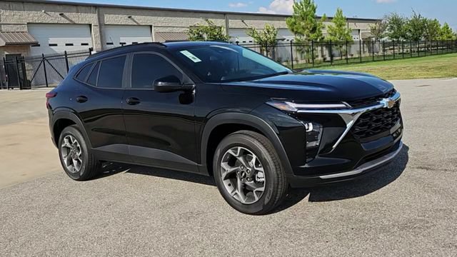 New 2026 Chevrolet Trax LT w/ Driver Confidence Package FWD image 2