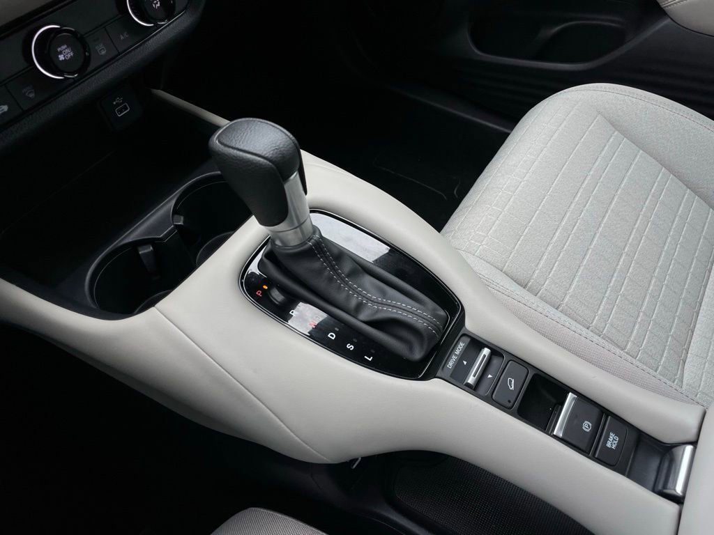 Certified 2025 Honda HR-V LX image 19