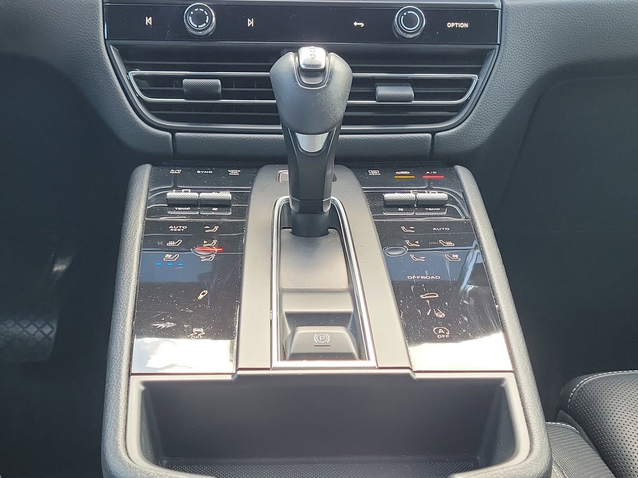 Used 2023 Porsche Macan Turbo image 19