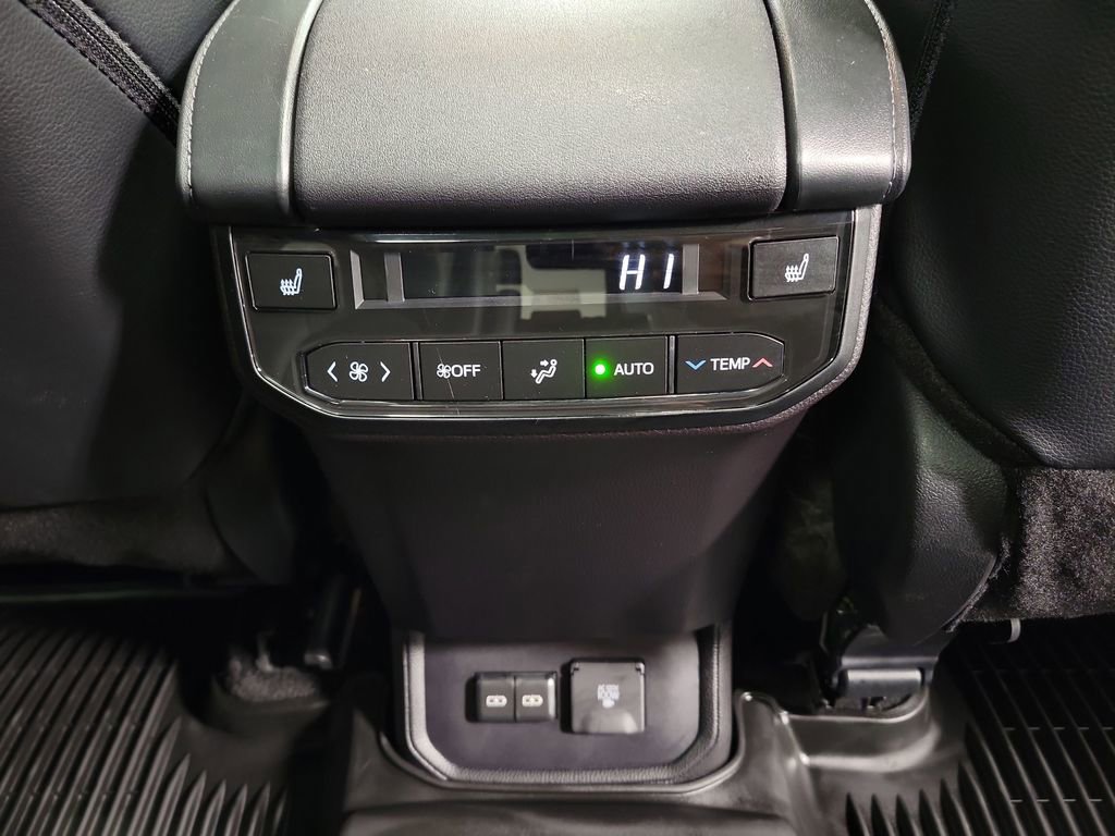 Used 2025 Toyota Highlander Platinum image 29