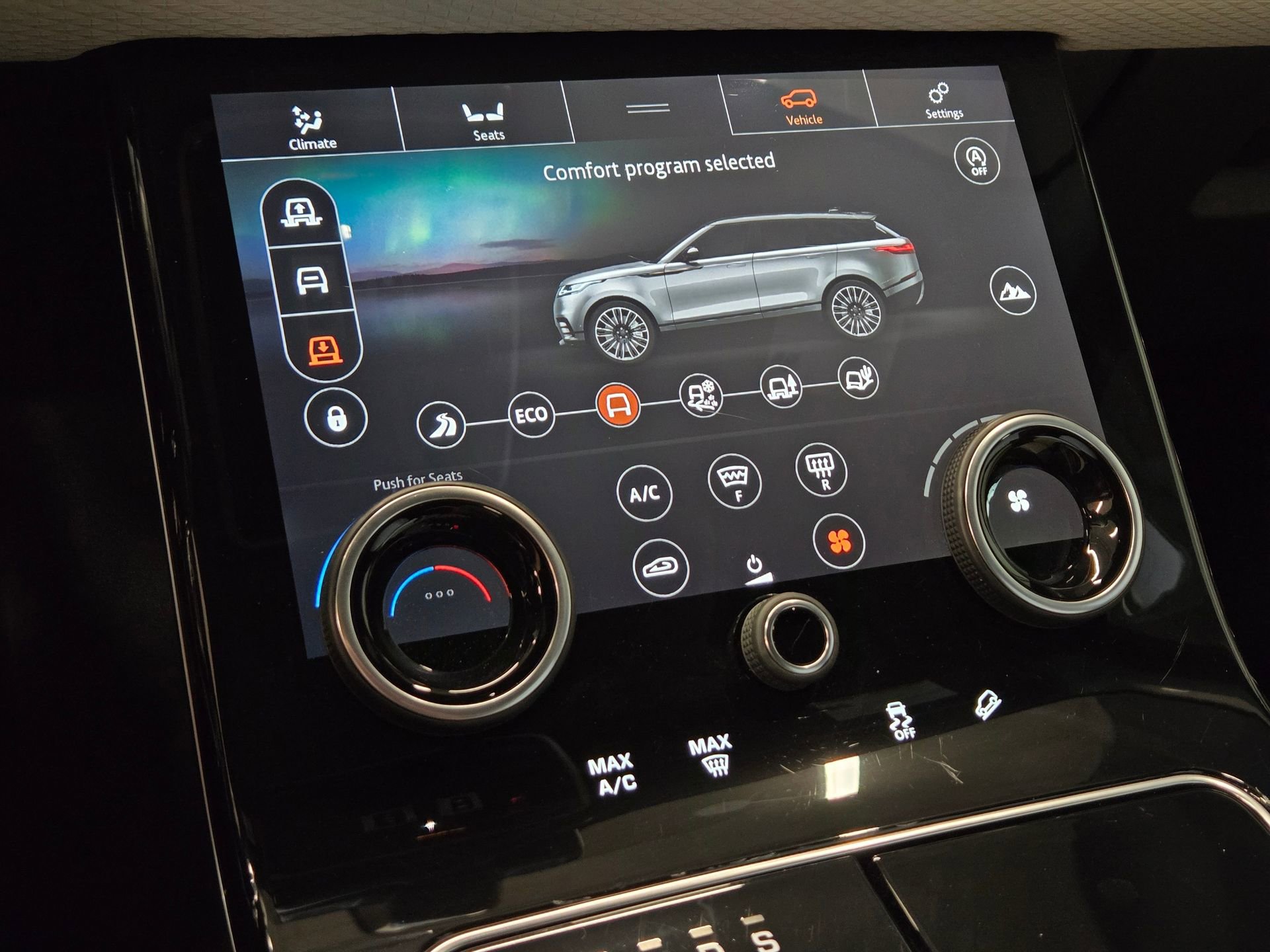 Used 2019 Land Rover Range Rover Velar R-Dynamic SE image 20