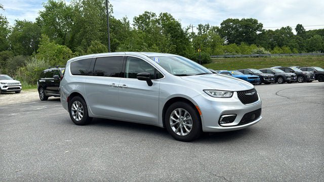 Certified 2024 Chrysler Pacifica Touring-L AWD/4WD image 2
