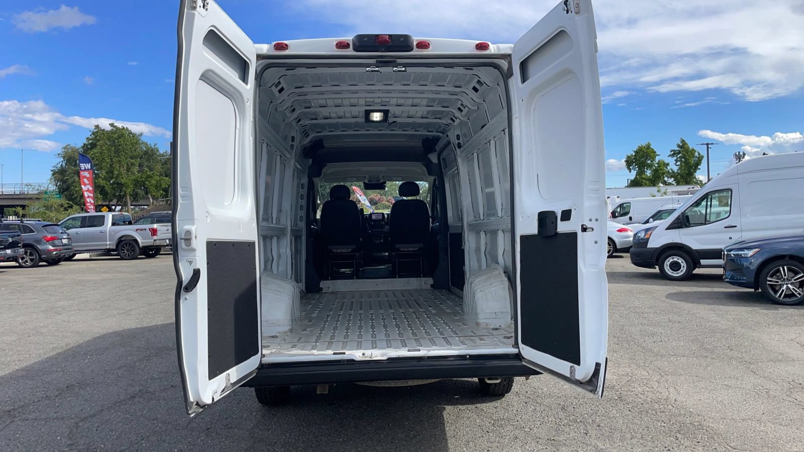 Used 2025 RAM ProMaster 3500 w/ Convenience Group FWD image 32