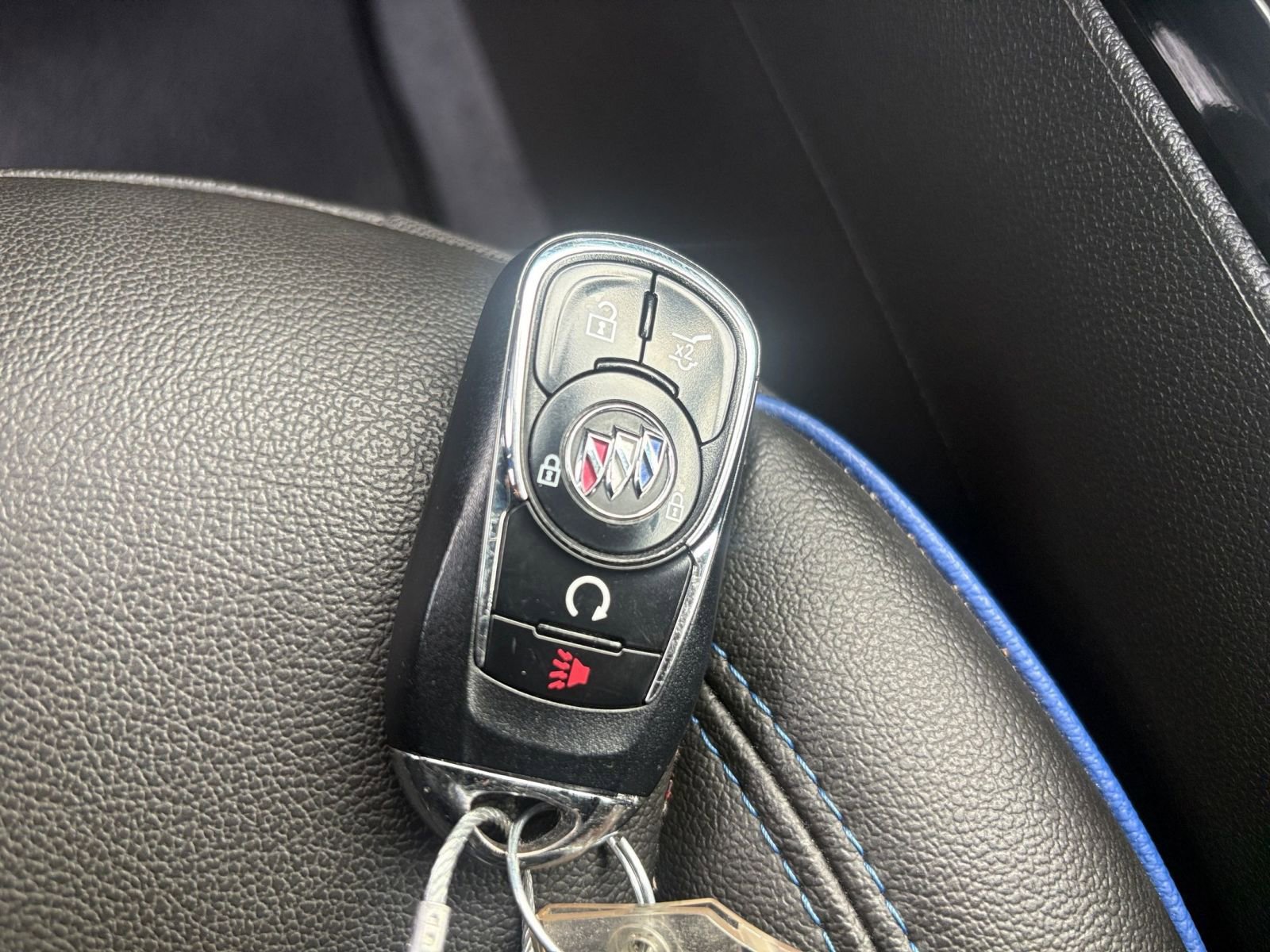 Used 2025 Buick Envista Sport Touring image 21
