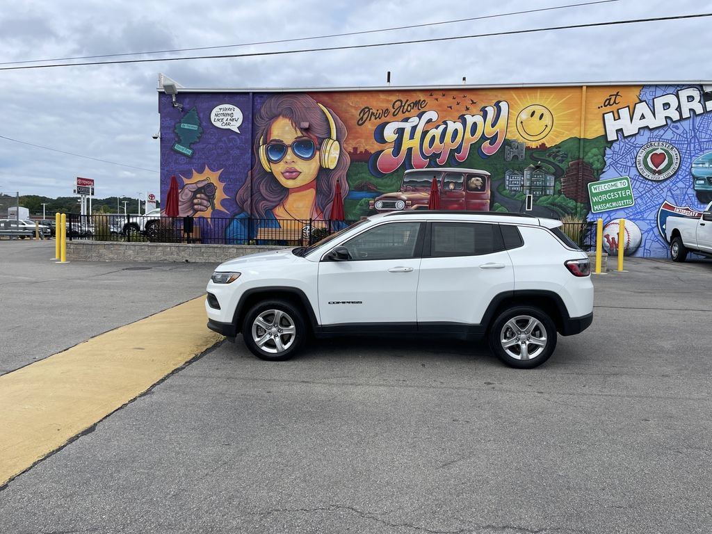 Used 2024 Jeep Compass Latitude AWD/4WD image 2