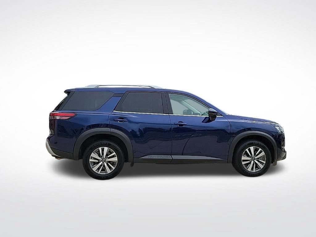 Used 2025 Nissan Pathfinder SL AWD/4WD image 8