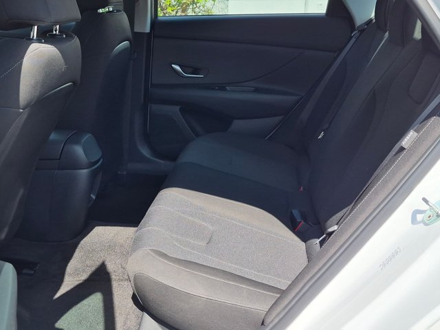 Used 2025 Hyundai Elantra SE FWD image 16