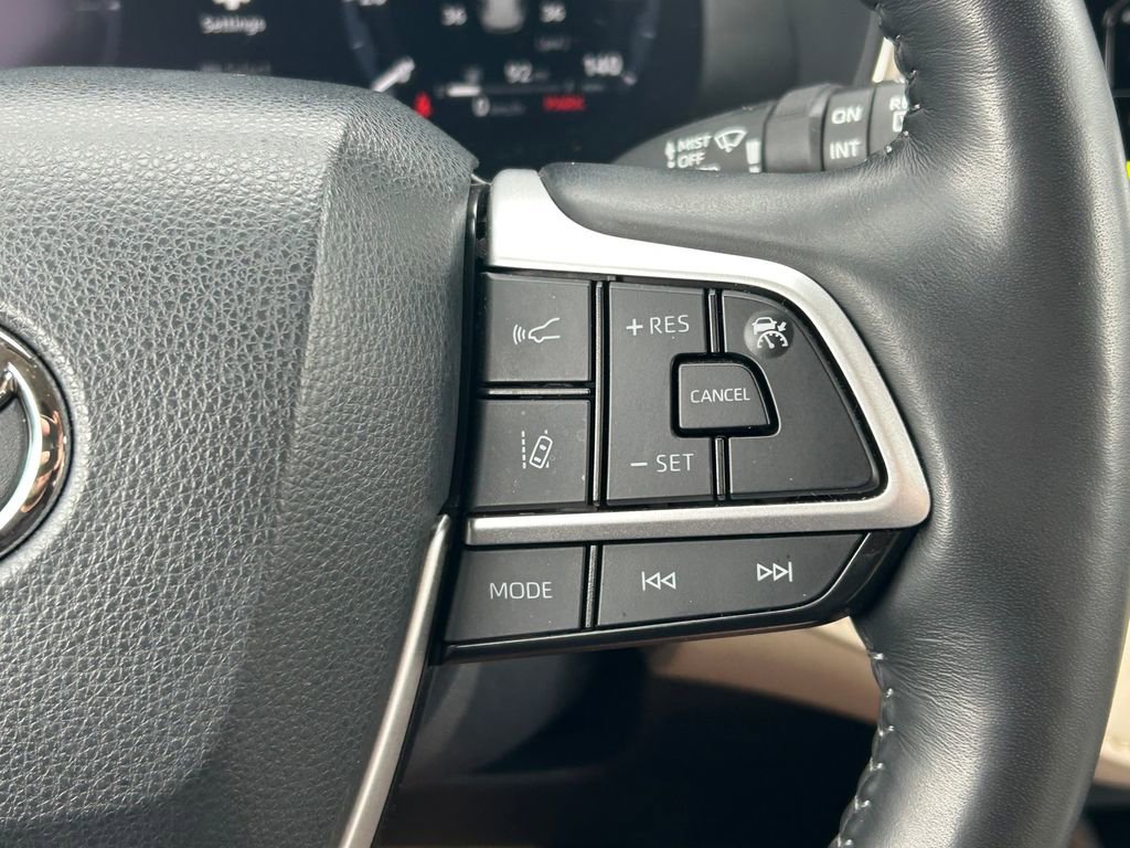 Used 2023 Toyota Highlander Platinum image 47