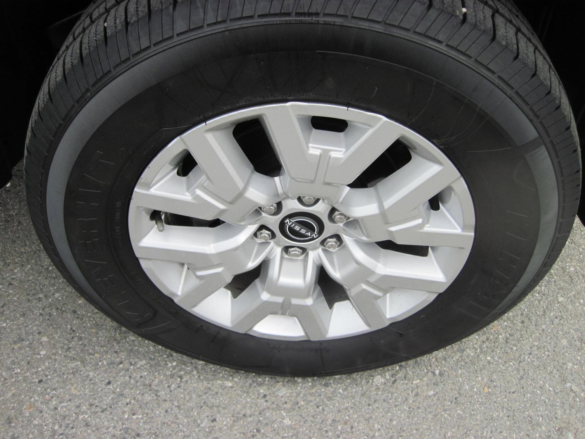Used 2024 Nissan Frontier SV w/ SV Convenience Package image 3