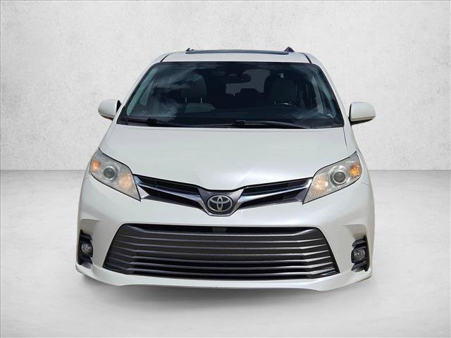 Used 2018 Toyota Sienna XLE FWD image 2