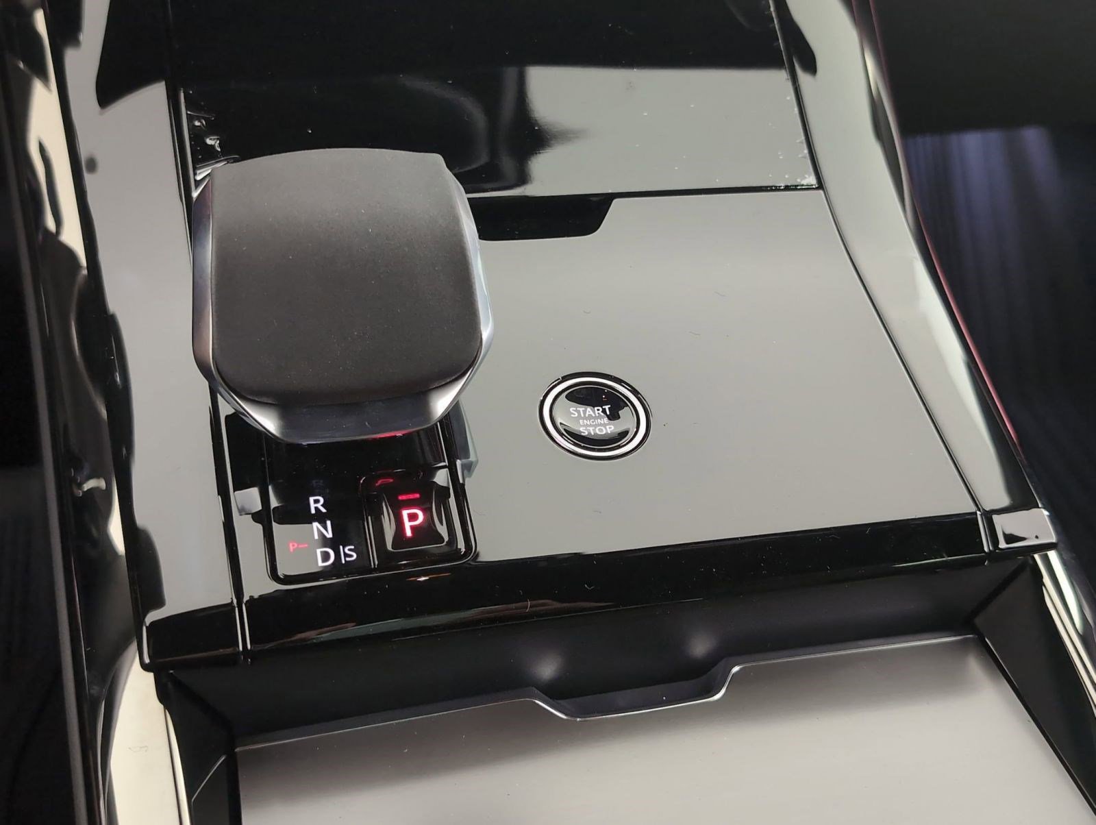 Used 2025 Land Rover Range Rover Sport SE image 25