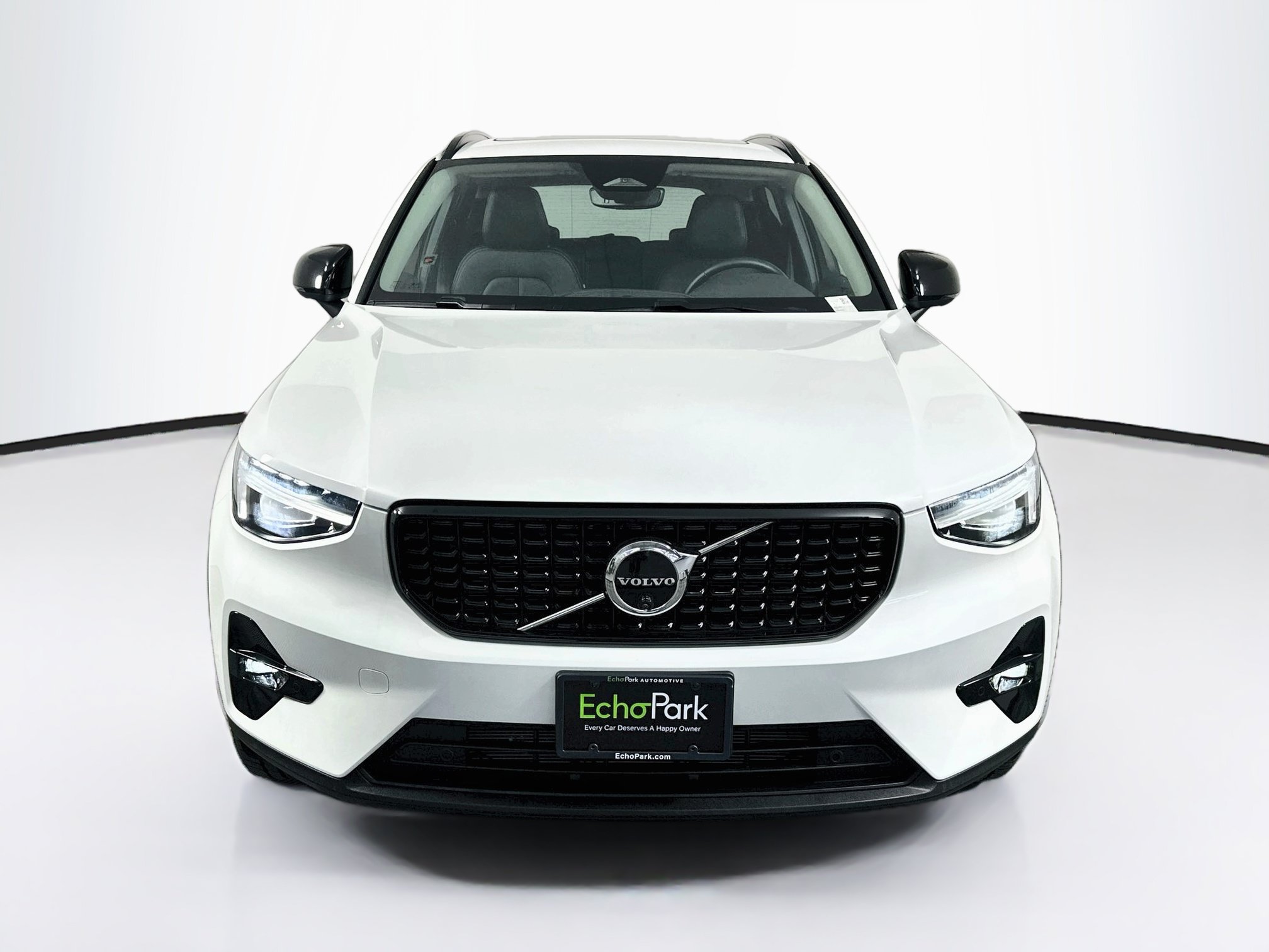 Used 2026 Volvo XC40 B5 Plus AWD/4WD image 2