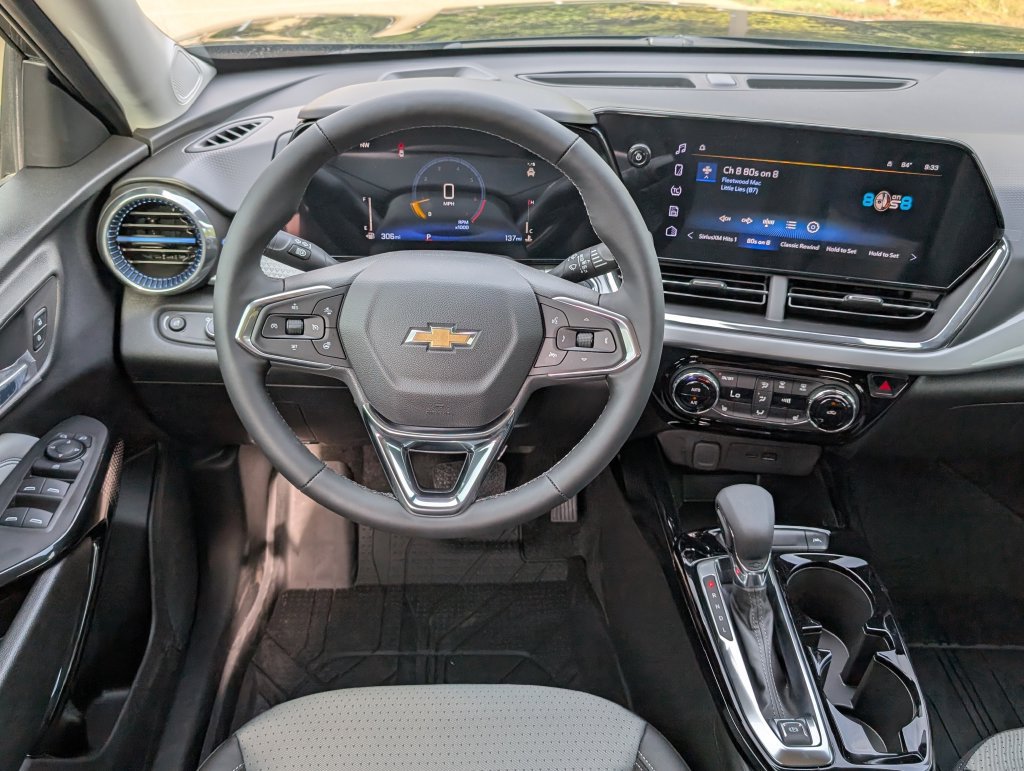New 2026 Chevrolet Trax LT w/ Driver Confidence Package FWD image 4