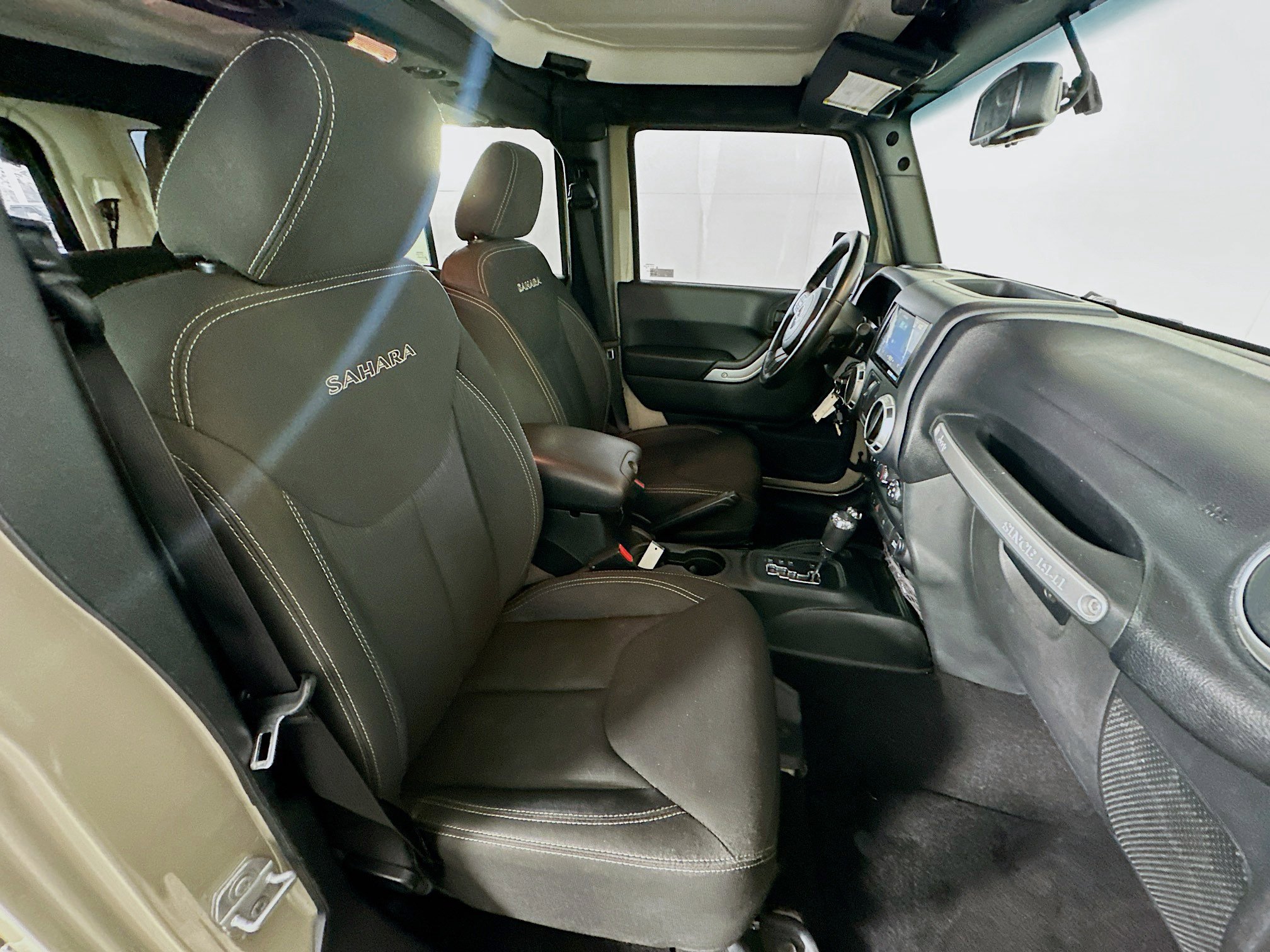 Used 2017 Jeep Wrangler Unlimited Sahara w/ Max Tow Package image 27