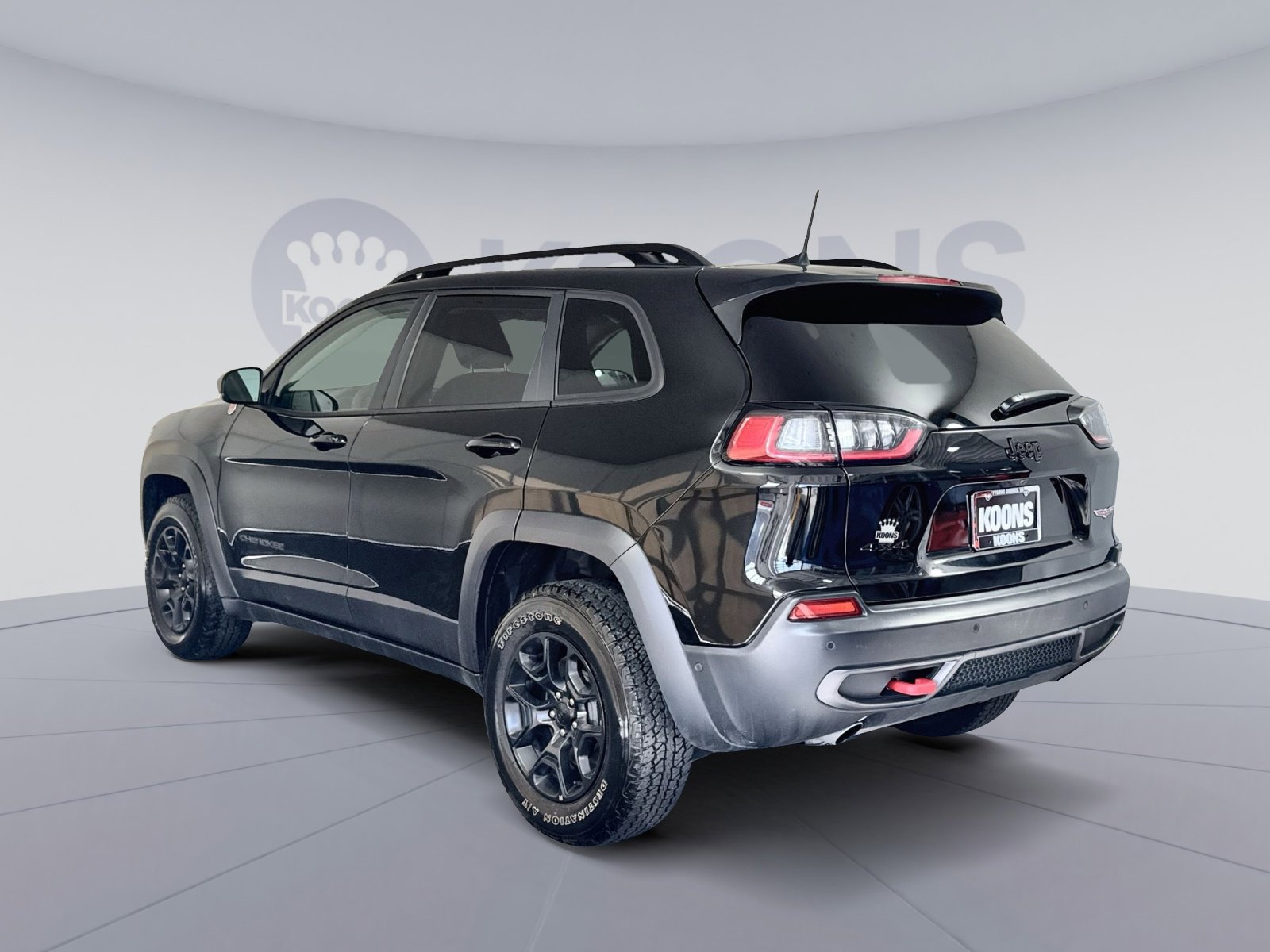 Used 2023 Jeep Cherokee Trailhawk w/ Sun & Sound Group image 4