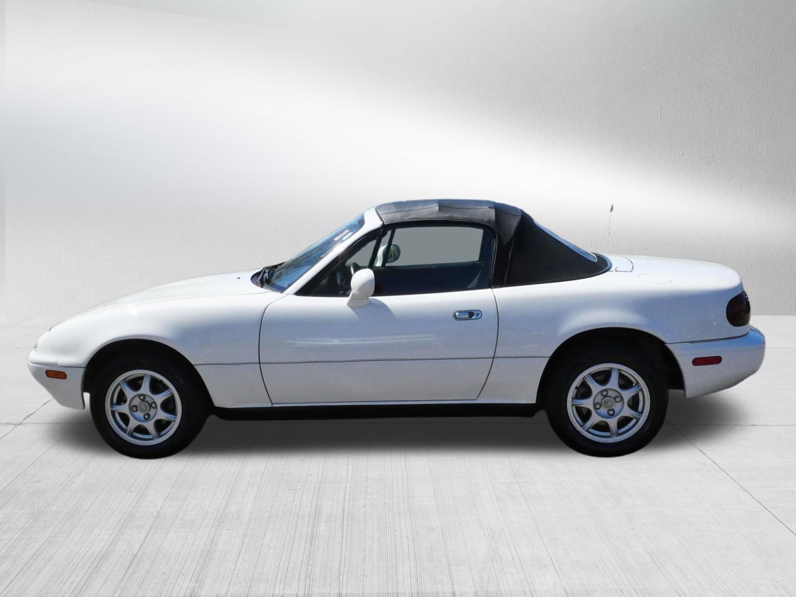 Used 1997 MAZDA MX-5 Miata RWD image 4