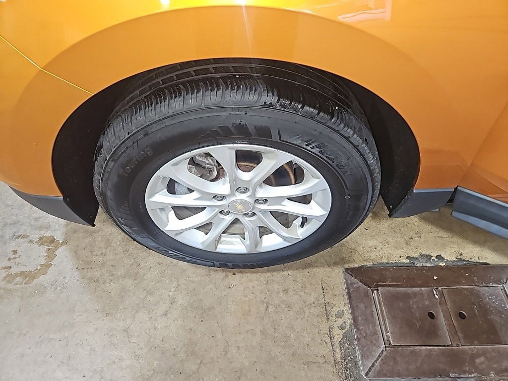 Used 2018 Chevrolet Equinox LT w/ Sun & Infotainment Package image 11