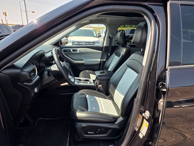 Used 2022 Ford Explorer XLT w/ Equipment Group 202A AWD/4WD image 18