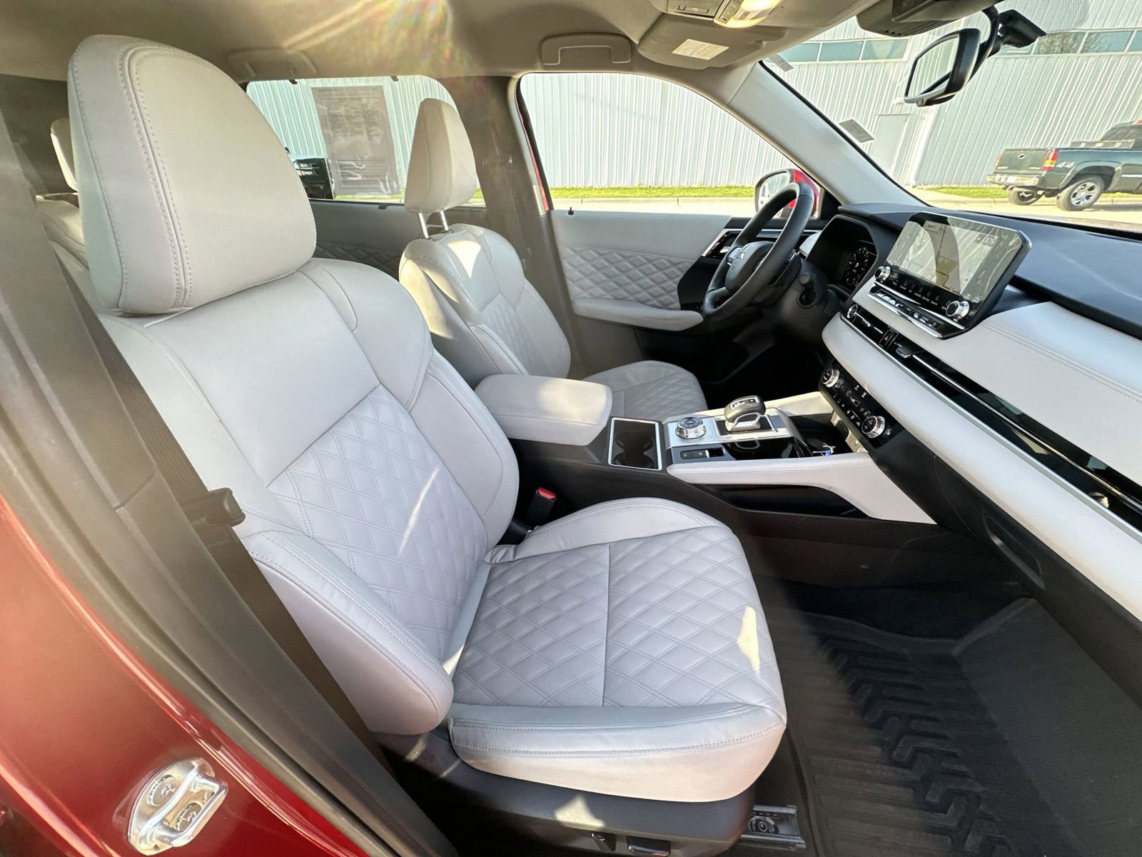 Used 2023 Mitsubishi Outlander SEL AWD/4WD image 28