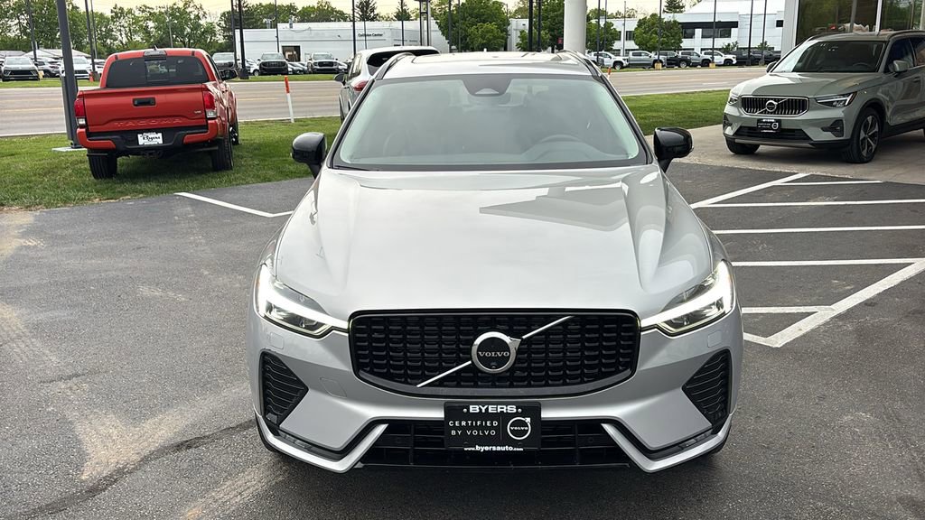 Certified 2025 Volvo XC60 B5 Plus AWD/4WD image 5