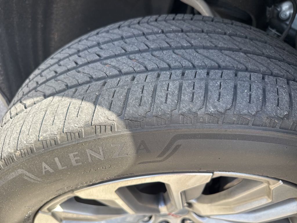 Used 2021 GMC Yukon Denali w/ Denali Premium Package image 13