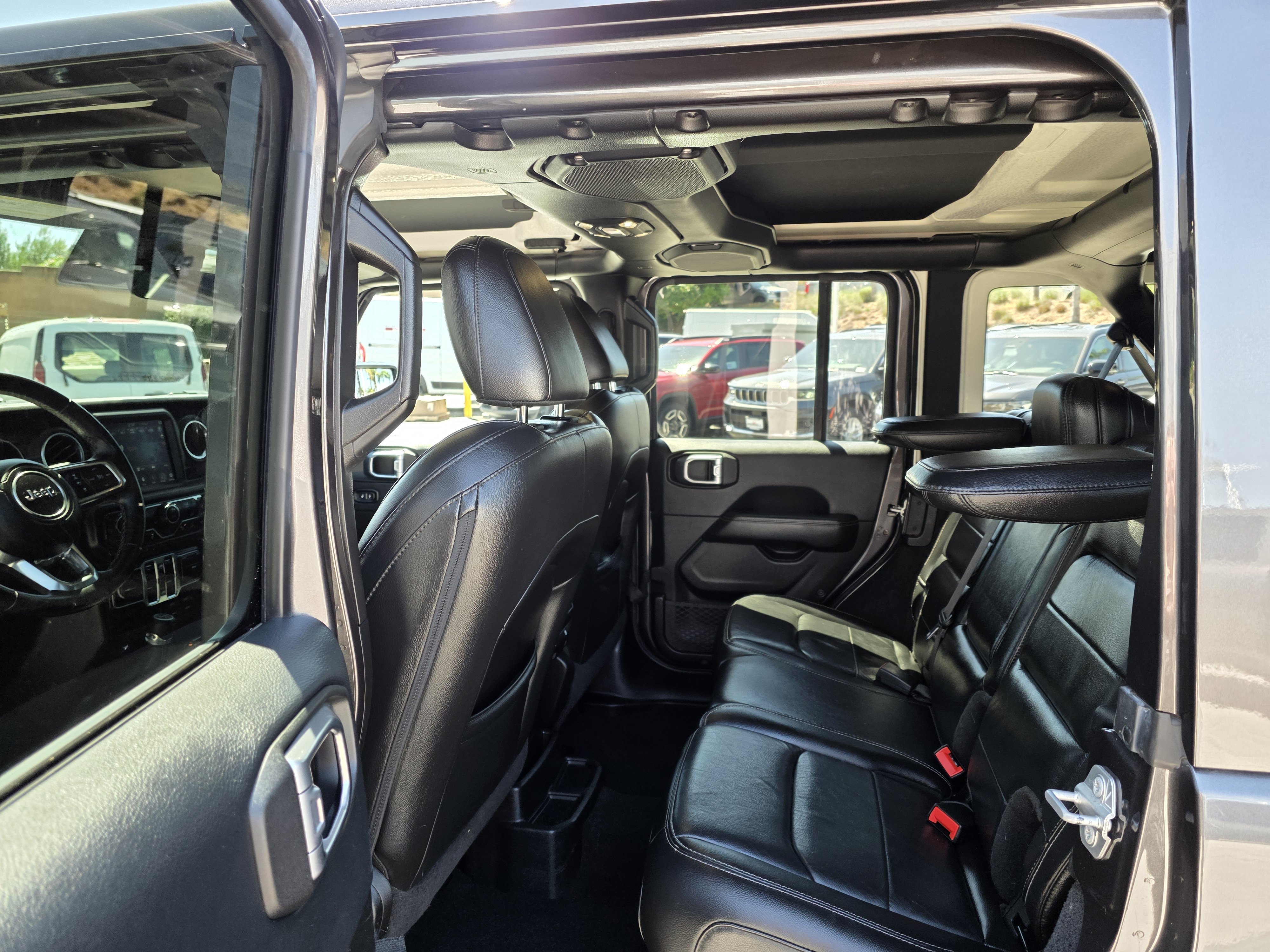 Used 2019 Jeep Wrangler Unlimited Sahara w/ Quick Order Package 24M Moab AWD/4WD image 13