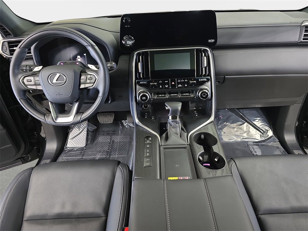 Certified 2025 Lexus LX 600 4WD w/ Luxury Package image 10