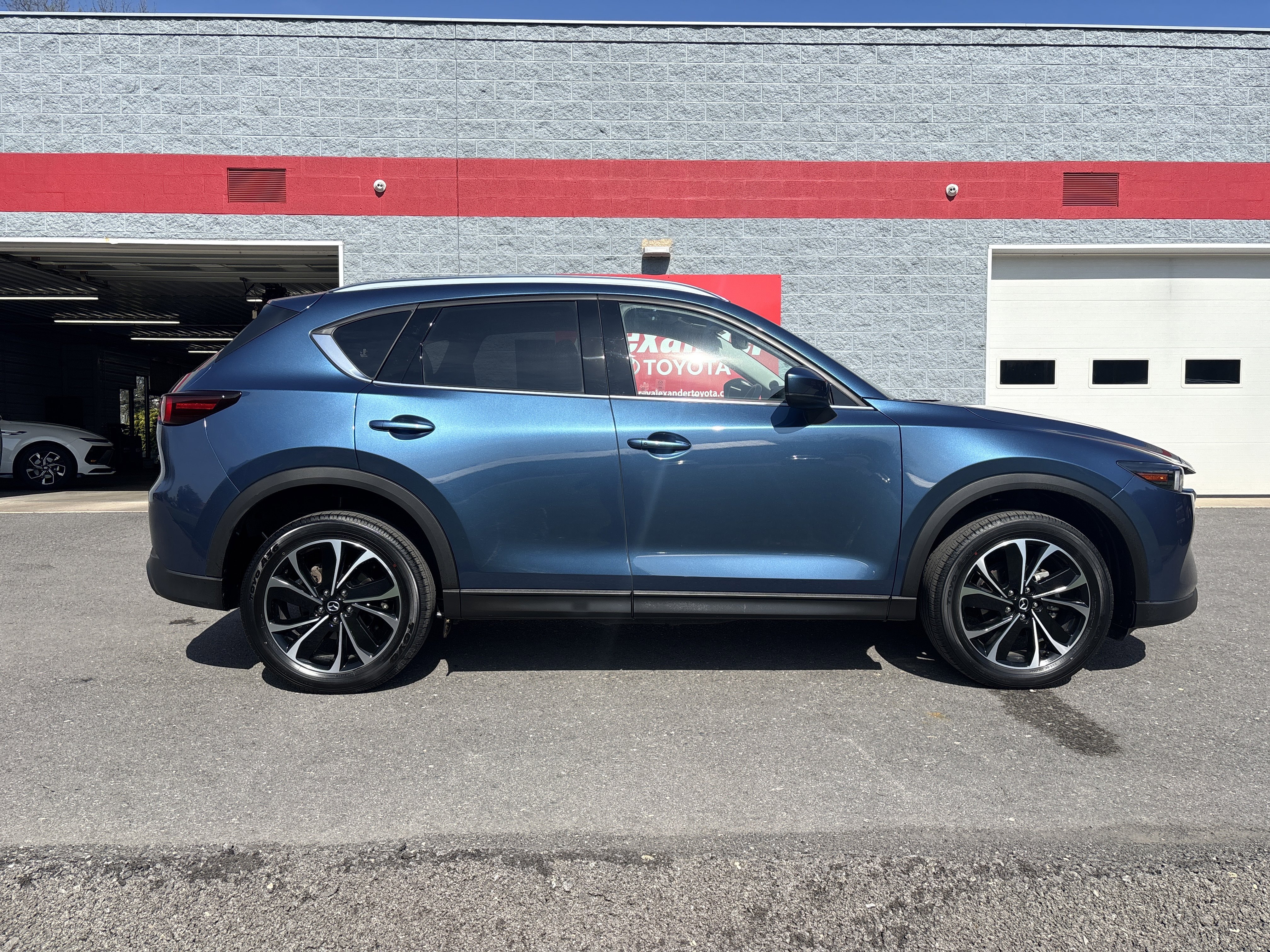 Used 2023 MAZDA CX-5 AWD 2.5 S w/ Premium Package image 2