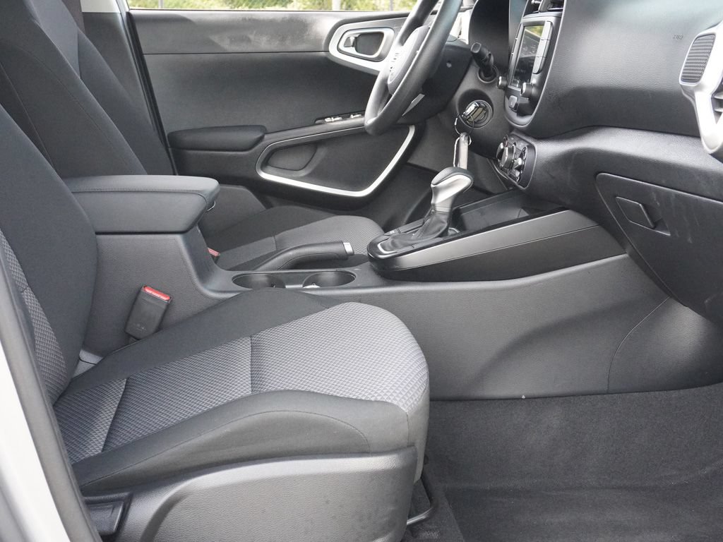 Used 2025 Kia Soul LX w/ LX Technology Package FWD image 27