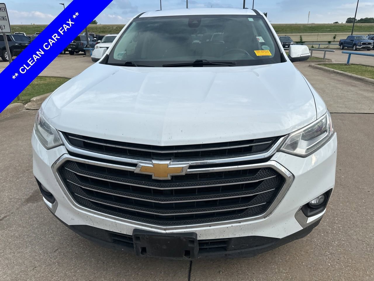 Used 2021 Chevrolet Traverse LT FWD image 2