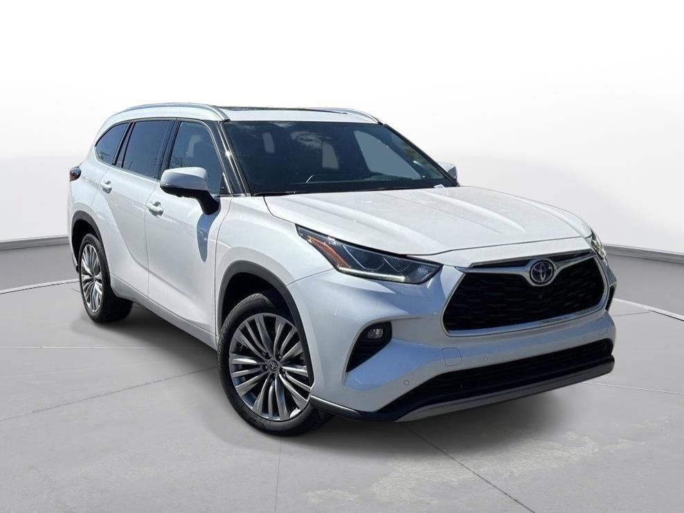 Used 2024 Toyota Highlander Platinum image 5