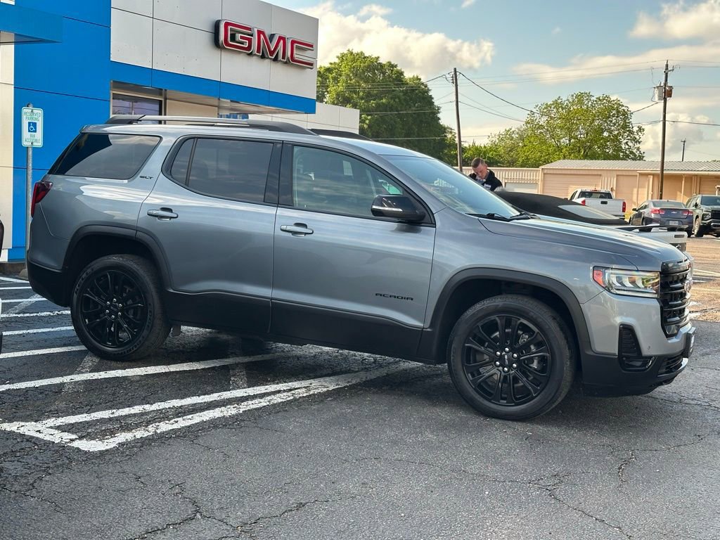 Used 2022 GMC Acadia SLT w/ Elevation Edition FWD image 4