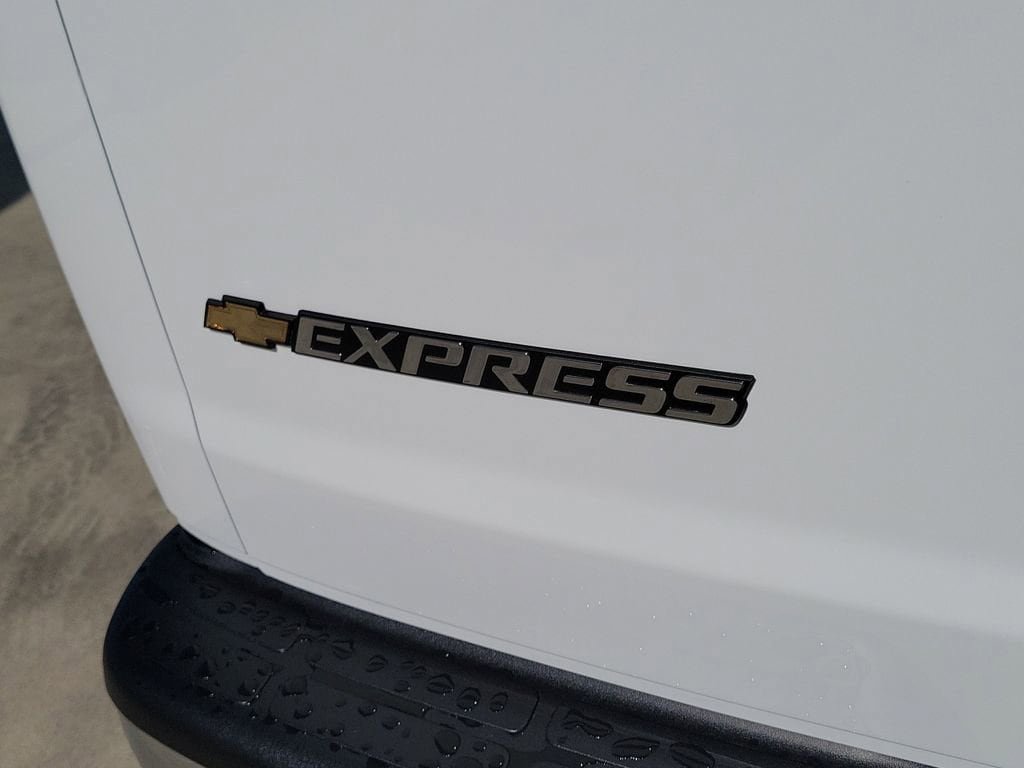 New 2026 Chevrolet Express 2500 w/ Communications Package RWD image 15