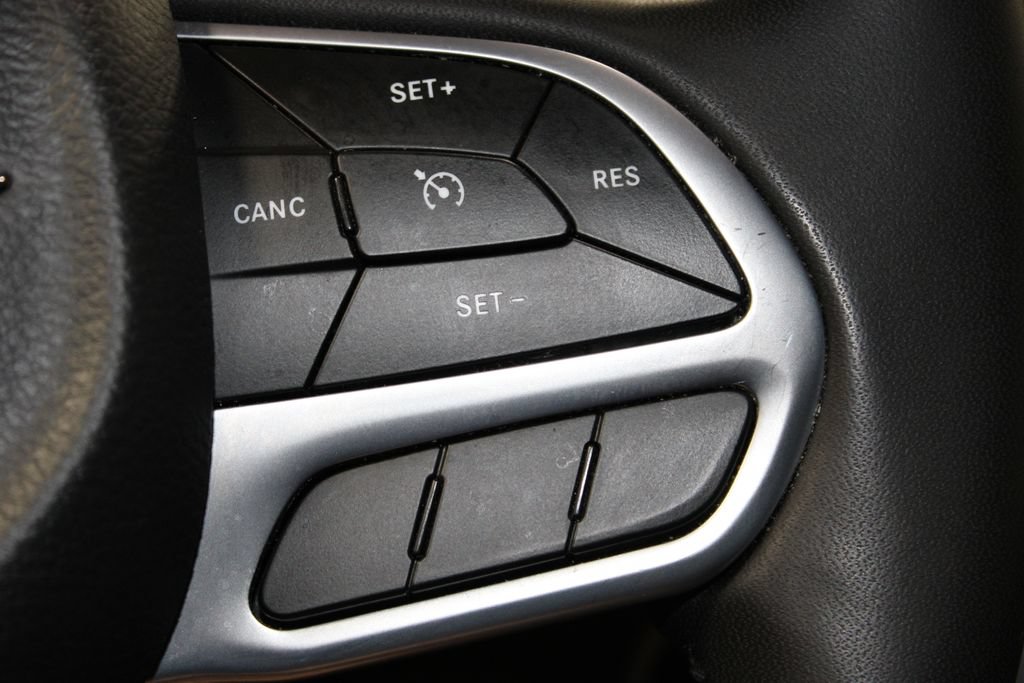 Used 2023 Chrysler 300 Touring AWD/4WD image 36