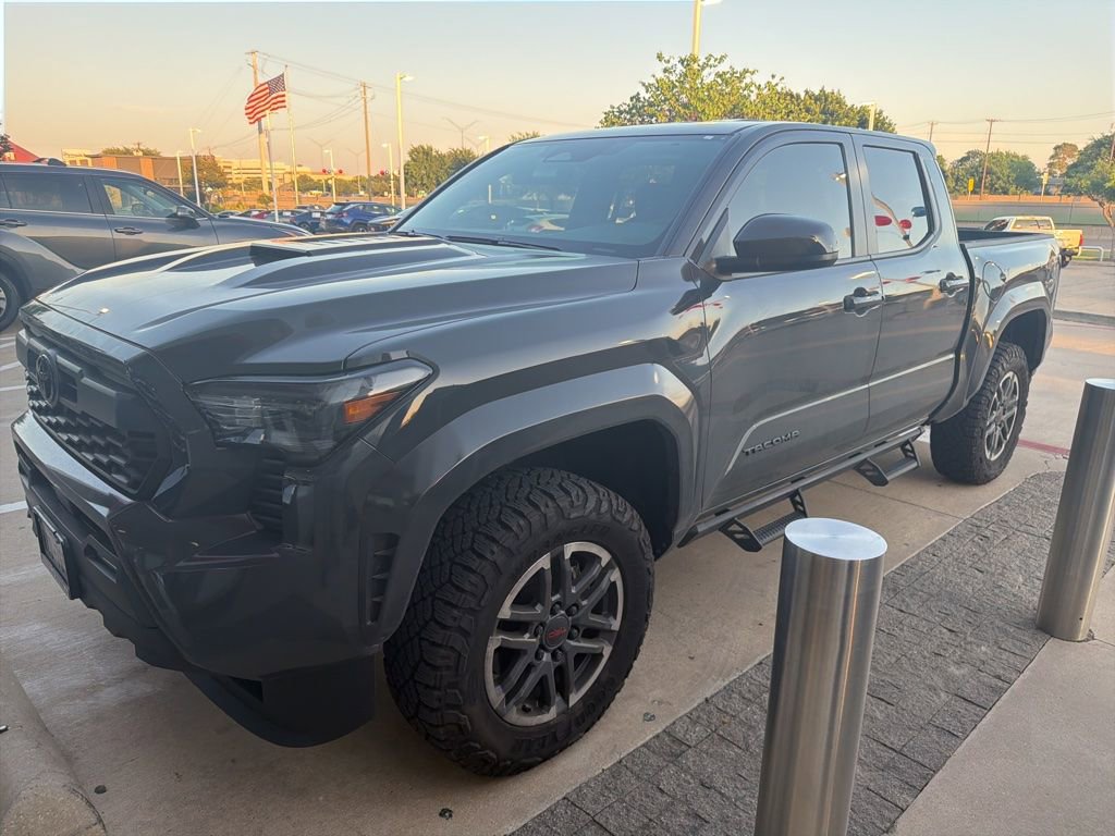 Used 2025 Toyota Tacoma TRD Sport AWD/4WD image 1