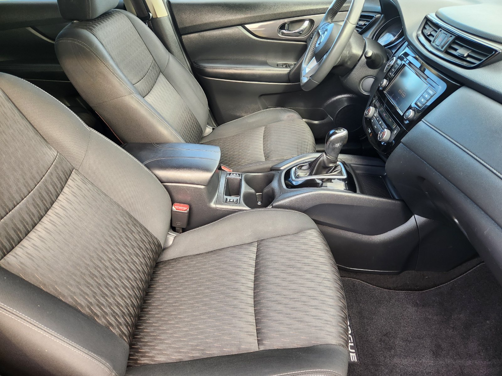 Used 2018 Nissan Rogue SV FWD image 17