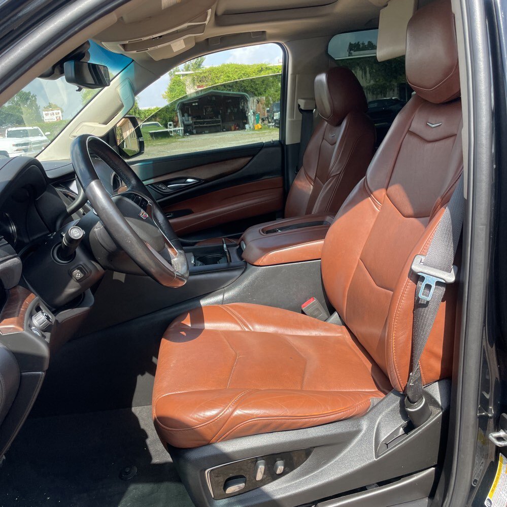 Used 2018 Cadillac Escalade ESV Luxury RWD image 3