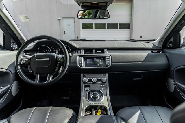 Used 2019 Land Rover Range Rover Evoque SE AWD/4WD image 26