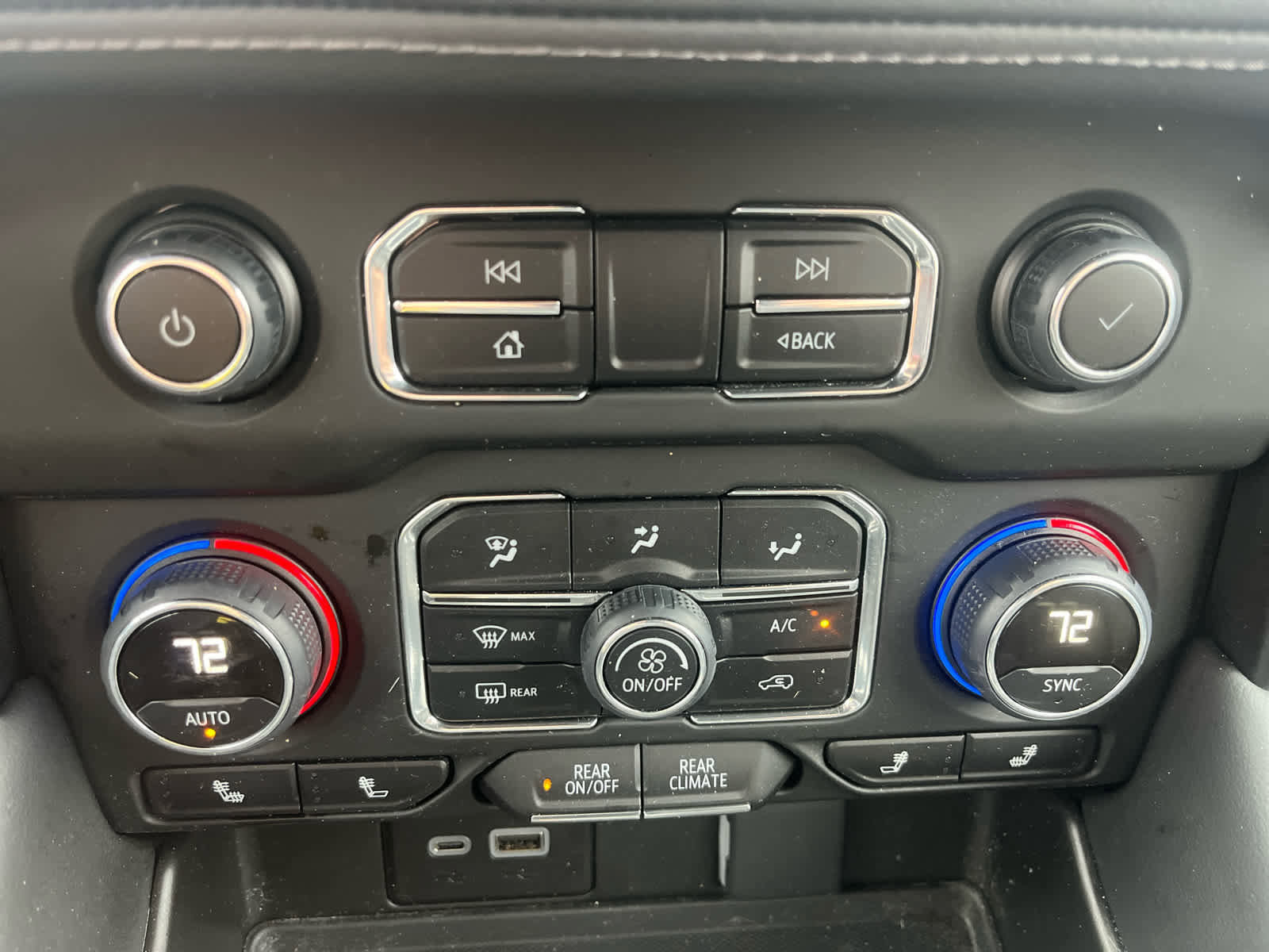 Used 2024 Chevrolet Tahoe LT image 18