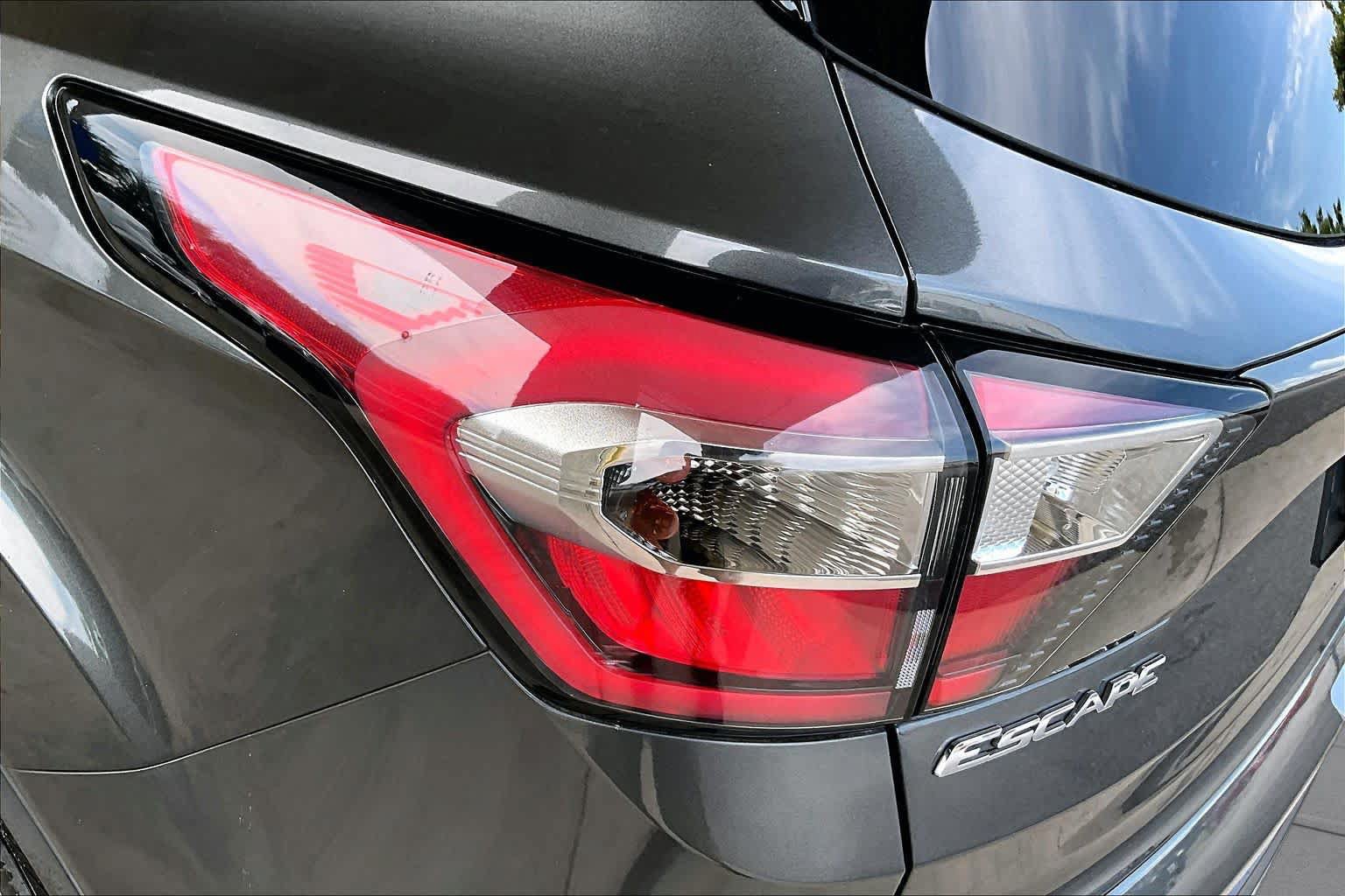 Used 2017 Ford Escape SE w/ Equipment Group 201A FWD image 27