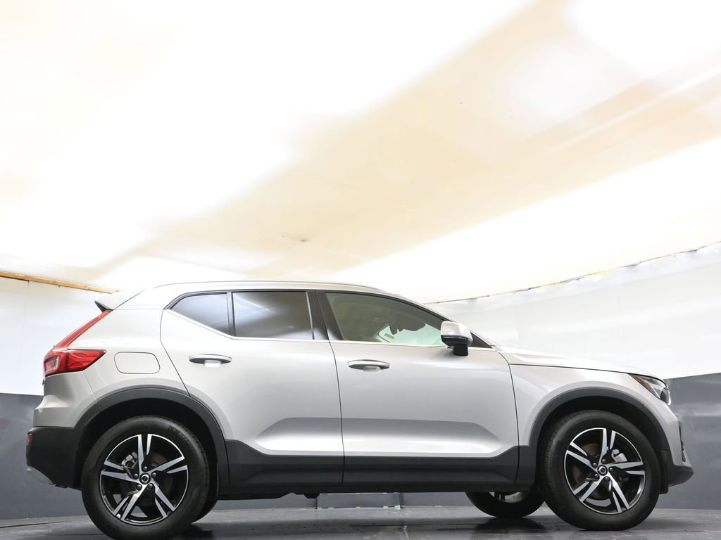 Certified 2025 Volvo XC40 B5 Core image 34
