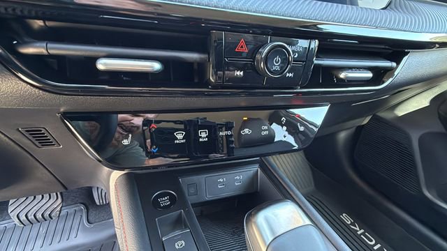 New 2026 Nissan Kicks SR w/ Cold Weather Package image 14