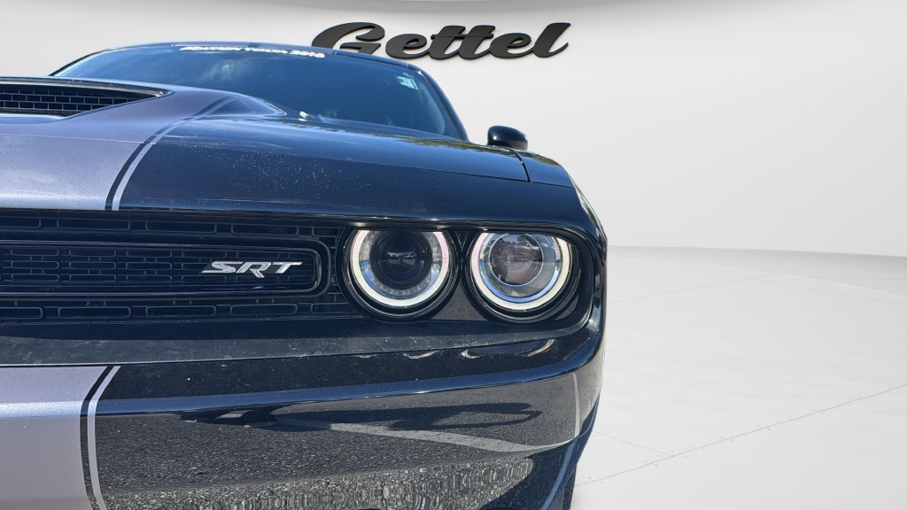 Used 2015 Dodge Challenger SRT RWD image 24