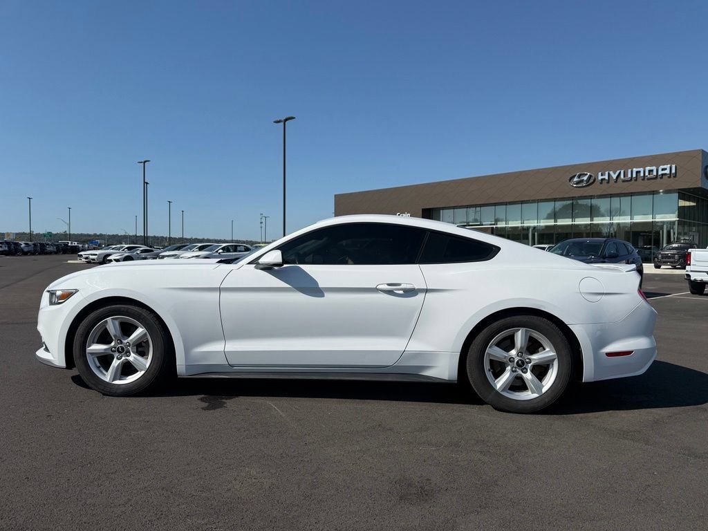 Used 2017 Ford Mustang Coupe RWD image 8
