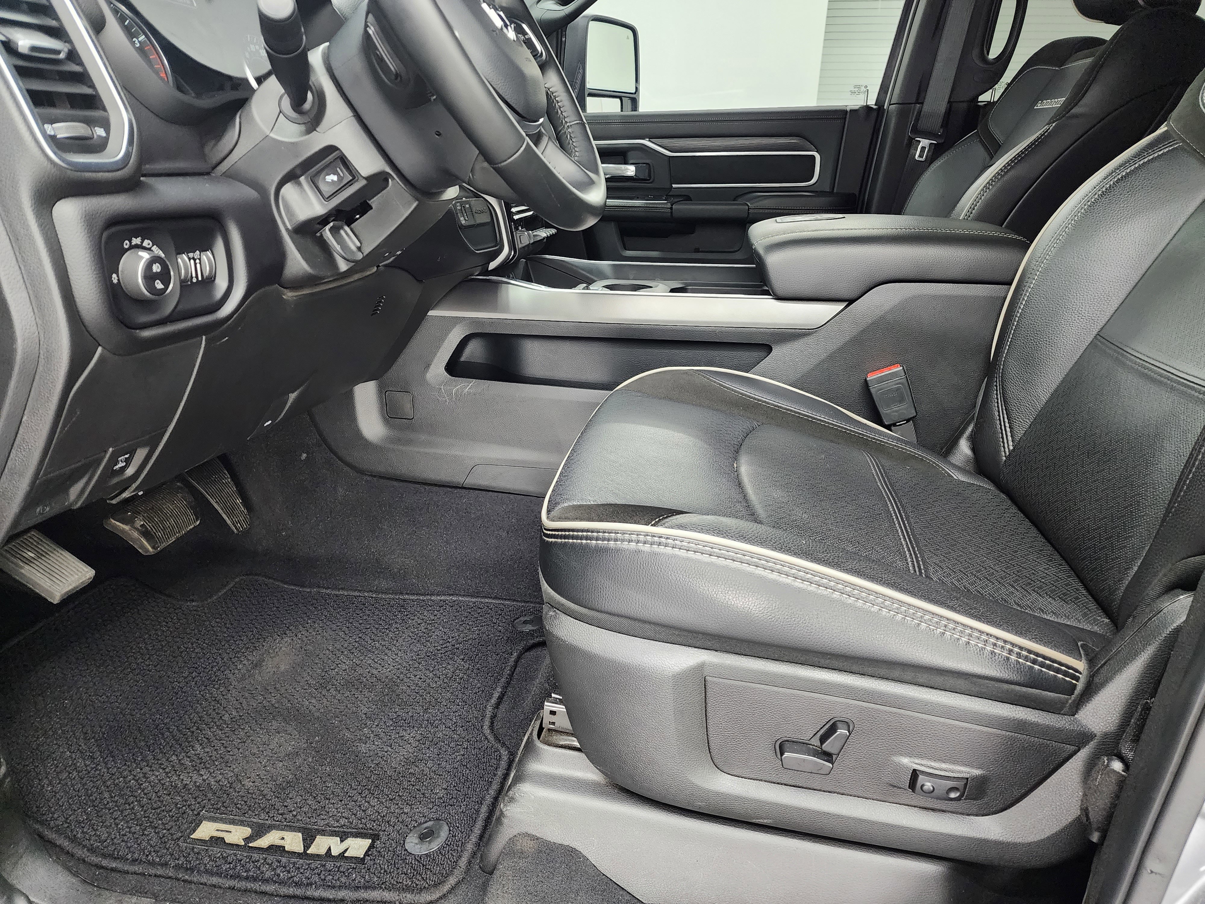 Used 2024 RAM 2500 Laramie w/ Night Edition image 8