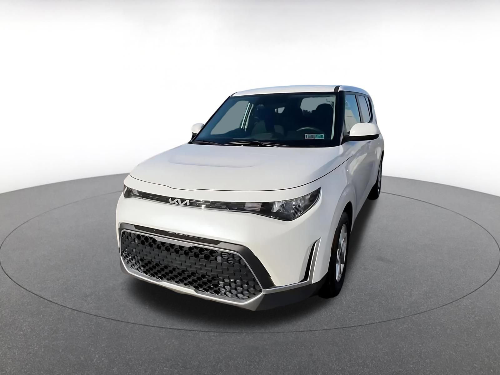 Used 2025 Kia Soul LX w/ LX Technology Package FWD image 5