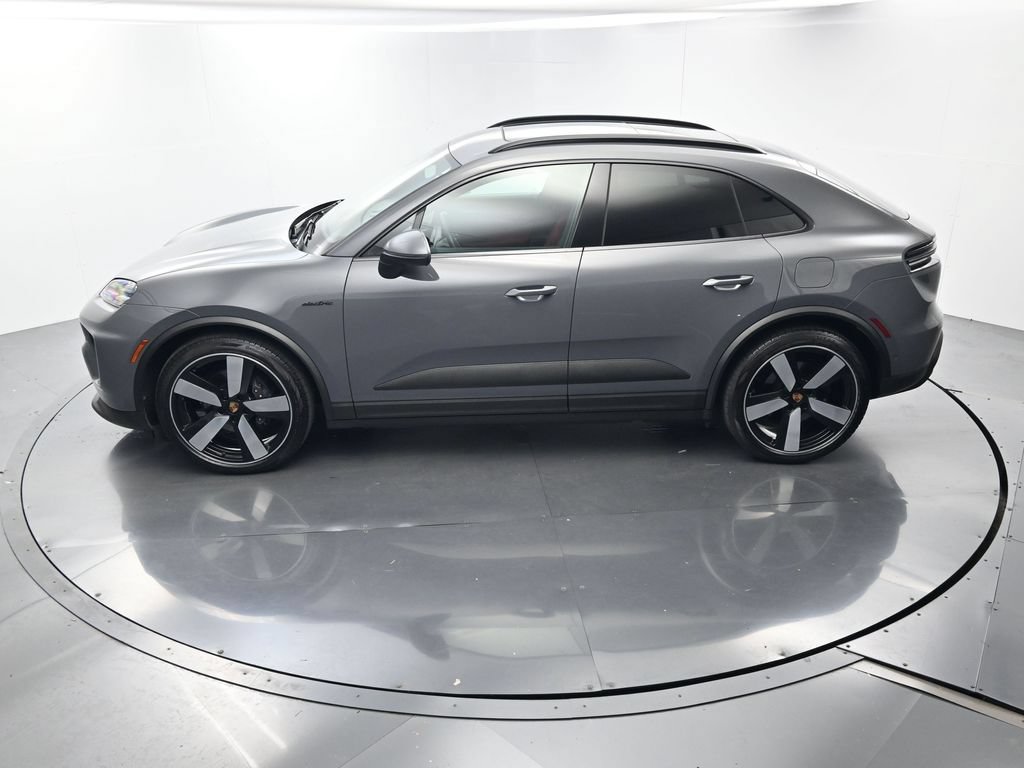 Certified 2025 Porsche Macan Electric RWD image 33