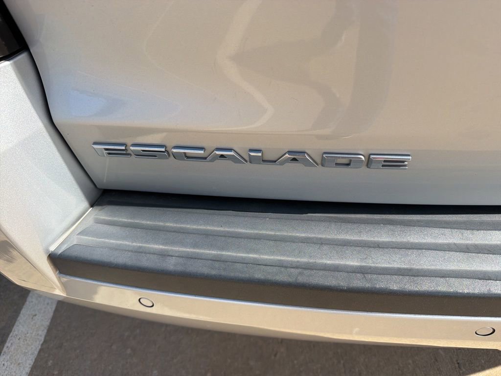 Used 2019 Cadillac Escalade ESV Premium Luxury image 7