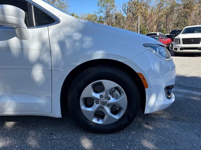 Used 2018 Chrysler Pacifica Touring Plus image 34