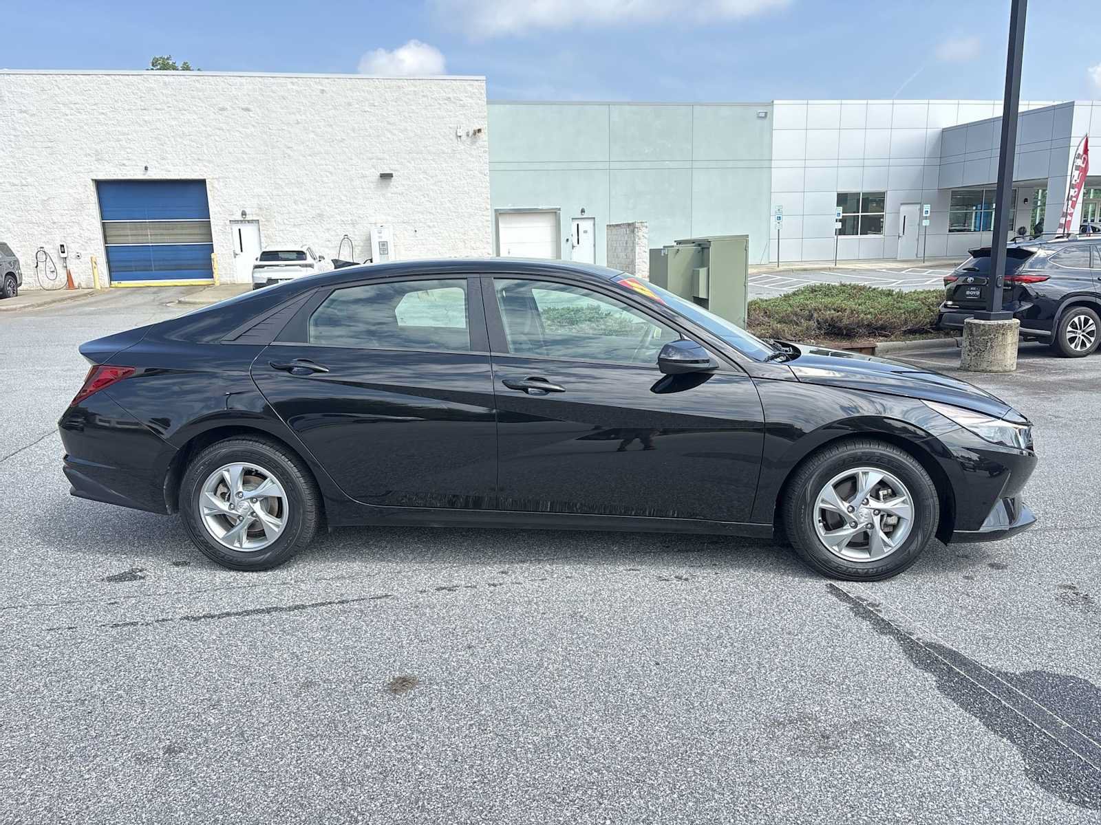 Used 2023 Hyundai Elantra SE FWD image 5